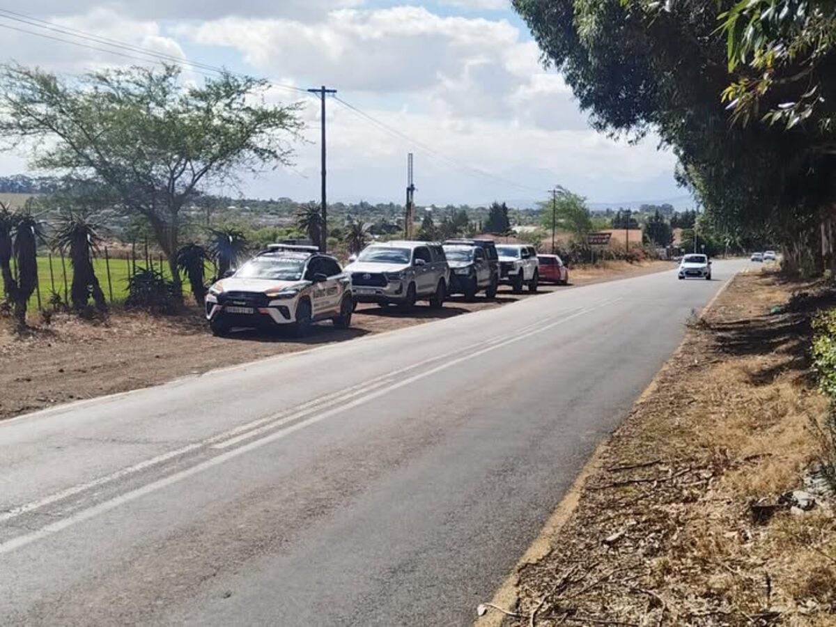 Several people assisted at the scene of the incident.