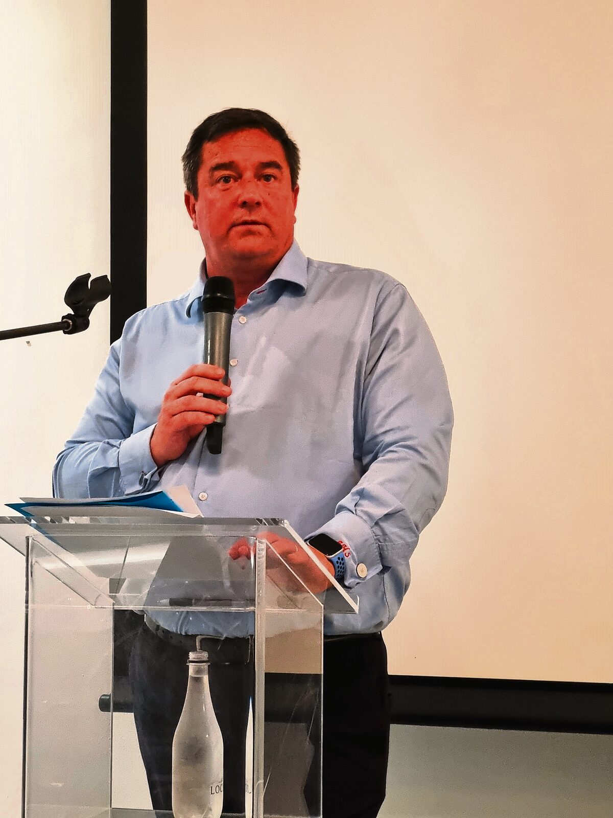 Steenhuisen praat met Durbanville-boere oor bek-en-klouseer