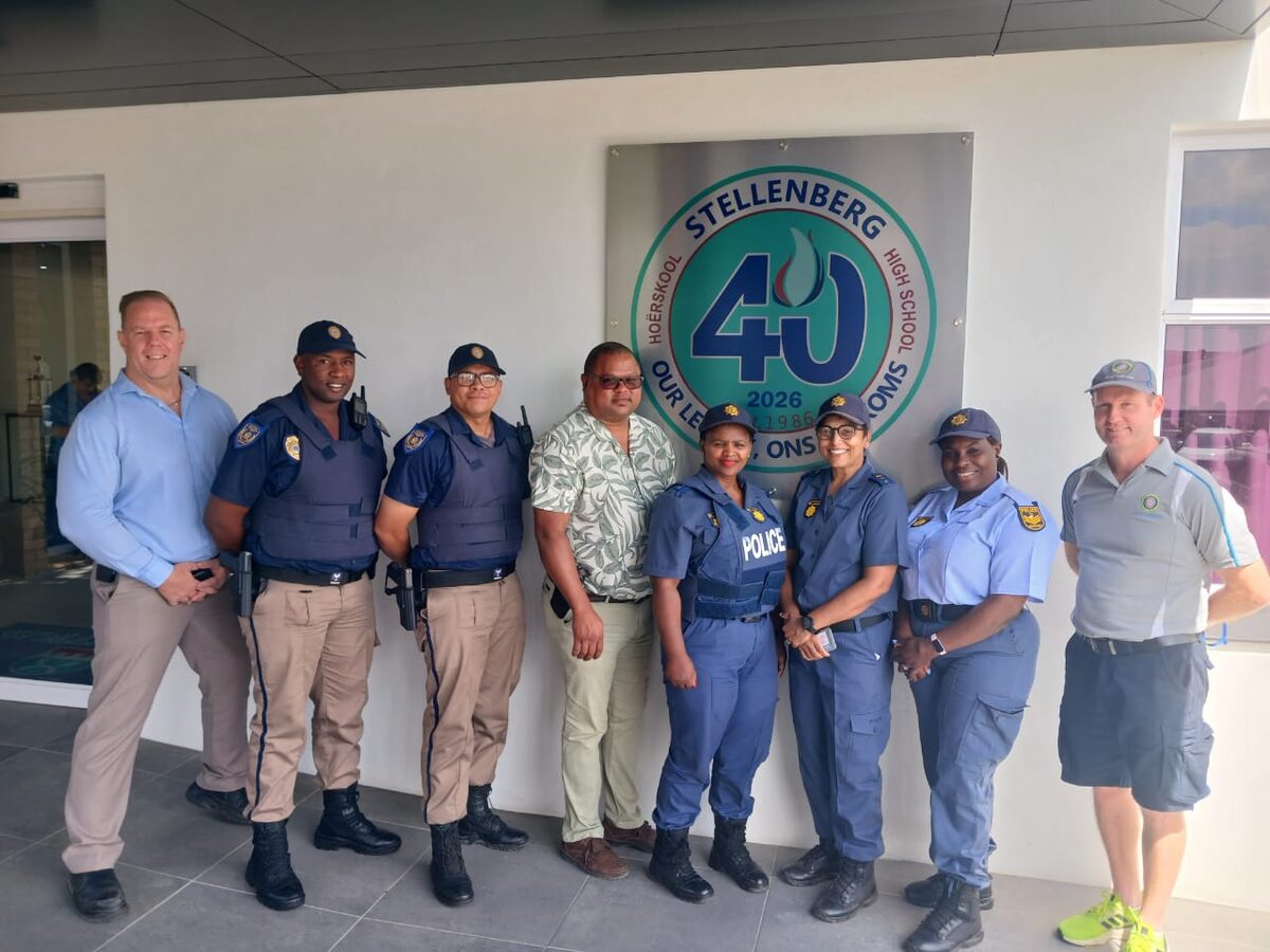 Police warn parents over underage vape sales during safety meeting at school