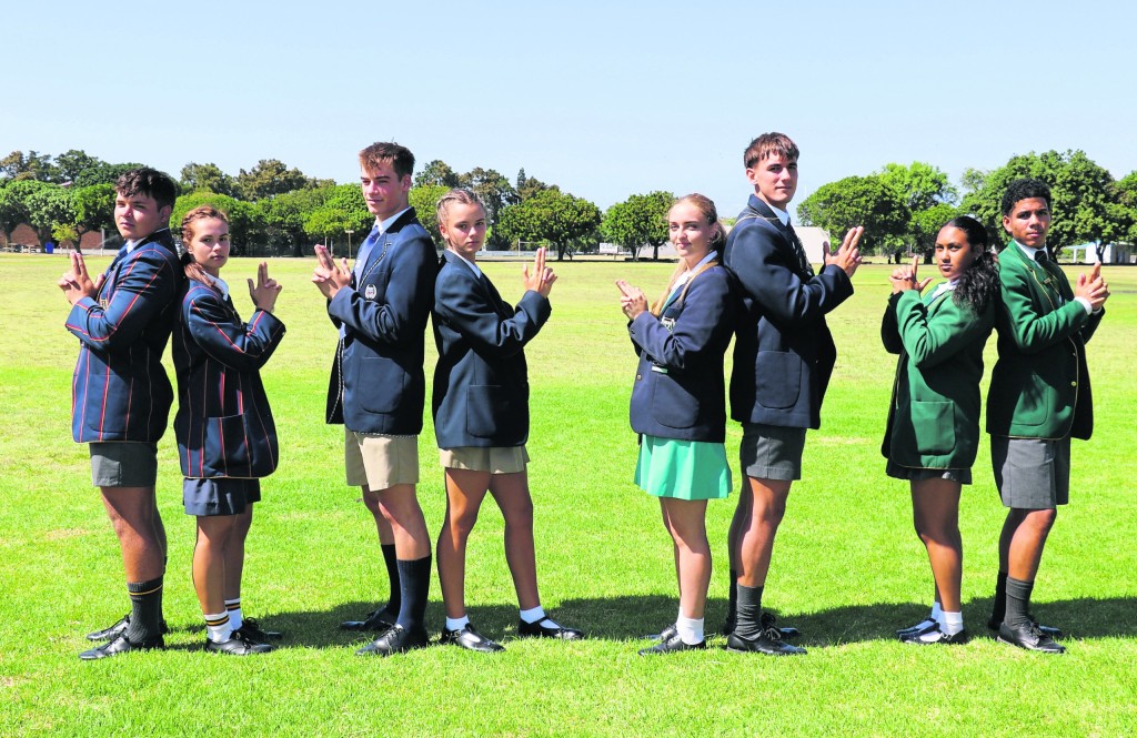 Die DTBS-atletiekkapteine is, van links, Ryno Higgs, Carla Hattingh (Bellville), Eben Smit, Regan Marais (DF Akademie), Micaela Sterley, Ethan van Biljon (Stellenberg), Jude Bailey en Tamryn Booysen (Tygerberg).