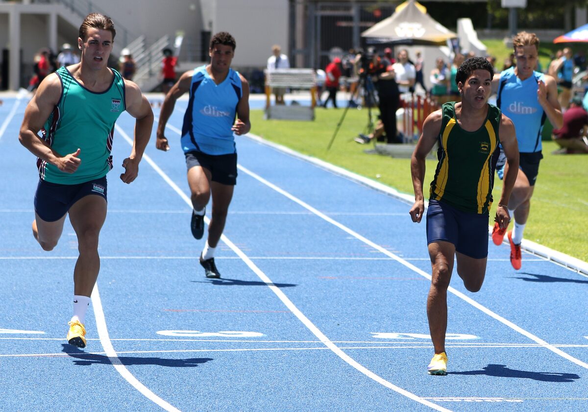 Dit was 'n naelbytstryd in die 100 m vir seuns o.19 met Jude Bailey (regs, Tygerberg) wat net-net voor Ethan van Biljon (Stellenberg) oor die wenstreep is.v