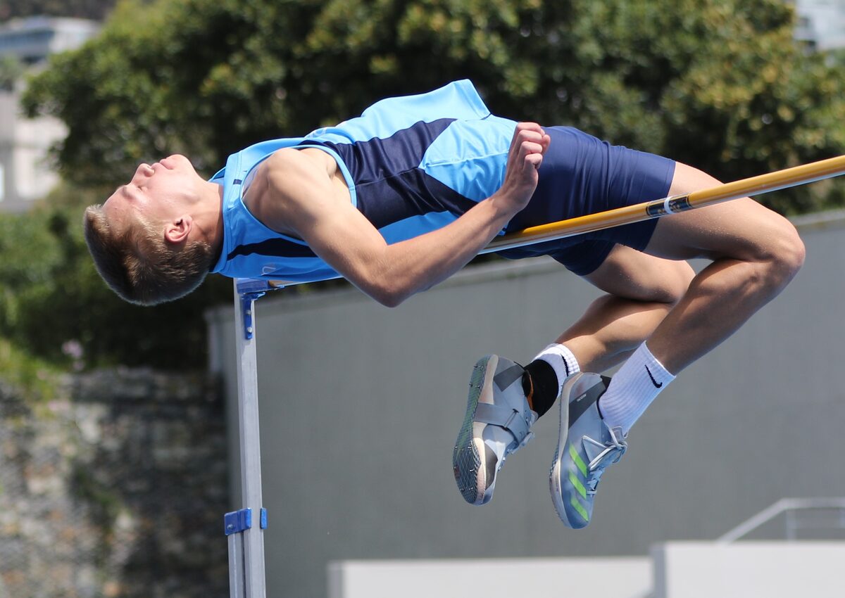 Malan Burger was tweede in die hoogspring vir seuns o.17 met 'n hoogte van 1.90 m.