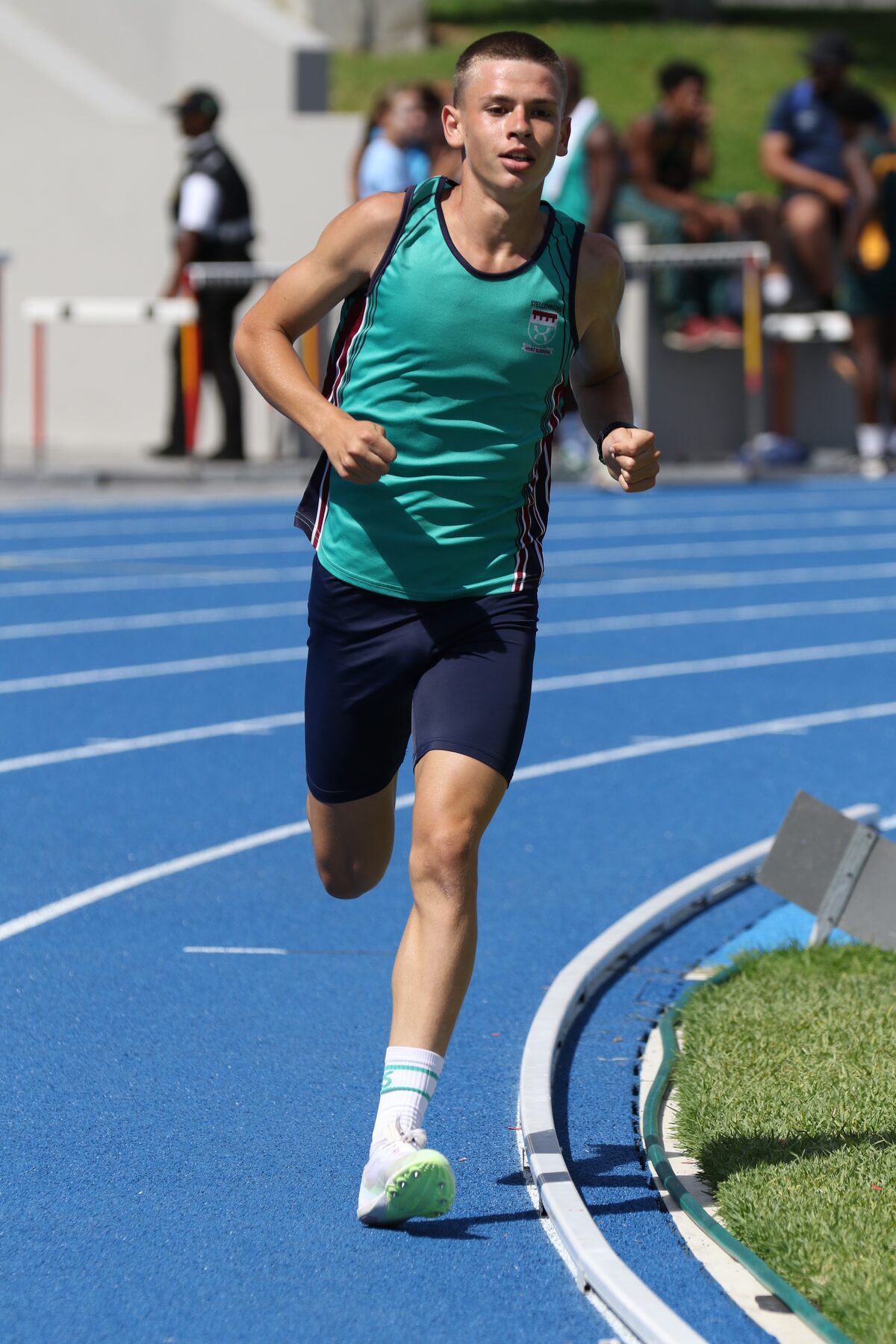 Alex van der Werf  het vir sy teenstanders weg gehardloop in die 800 m en 1500 m vir seuns o.15. Hy het die 800 m-rekord (van 2003) tot 1:59.22 verbeter.