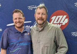 Amerikaanse kunstenaar Ben Fuller voer onderhoud op Radio Tygerberg 104FM in Parow