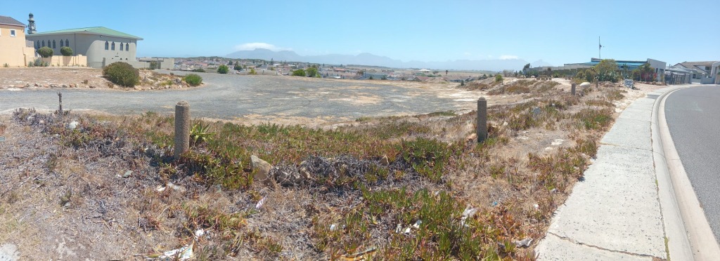 The Strandfontein Islamic Society won the bidding war for this piece of ground on its periphery.
