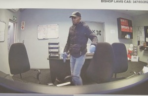 Polisie soek hulp om vermeende sakerower te identifiseer