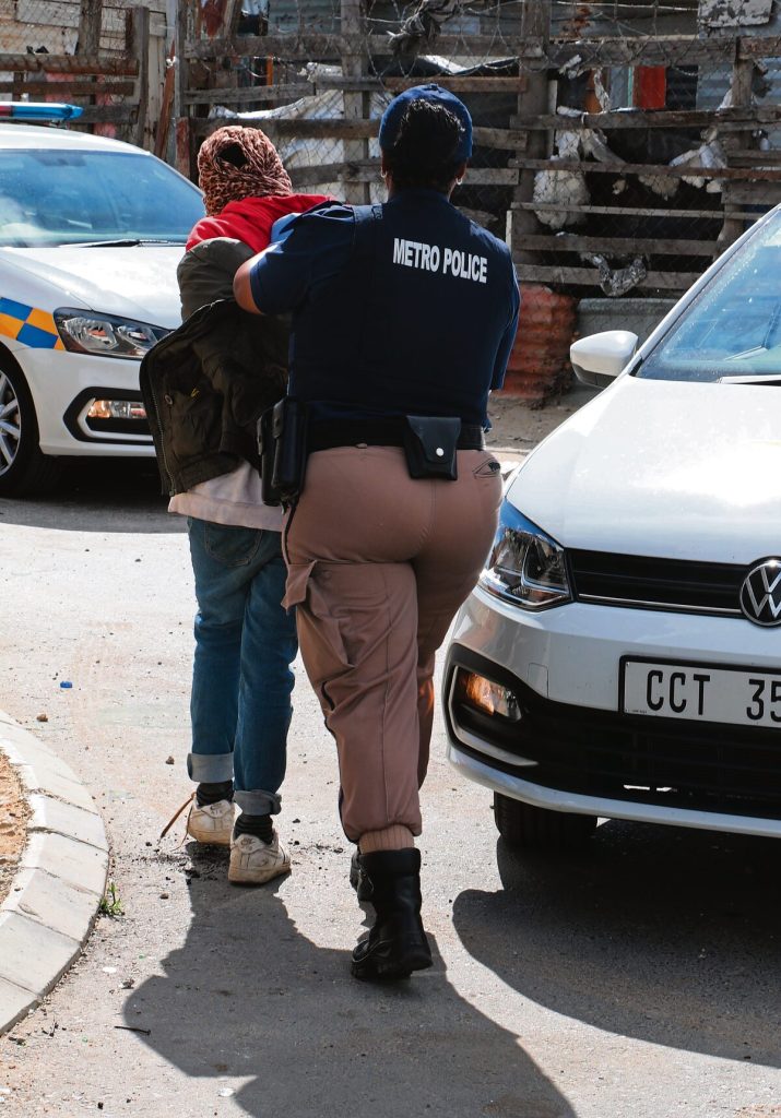 Een vrou is in hegtenis geneem nadat Mandrax by haar gevind is.