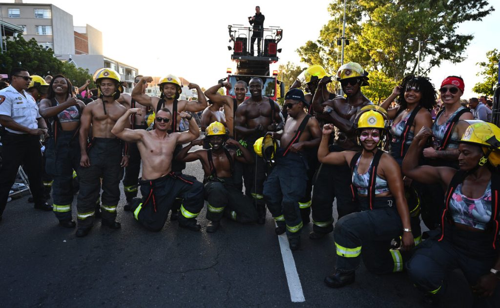 Photo of firemen