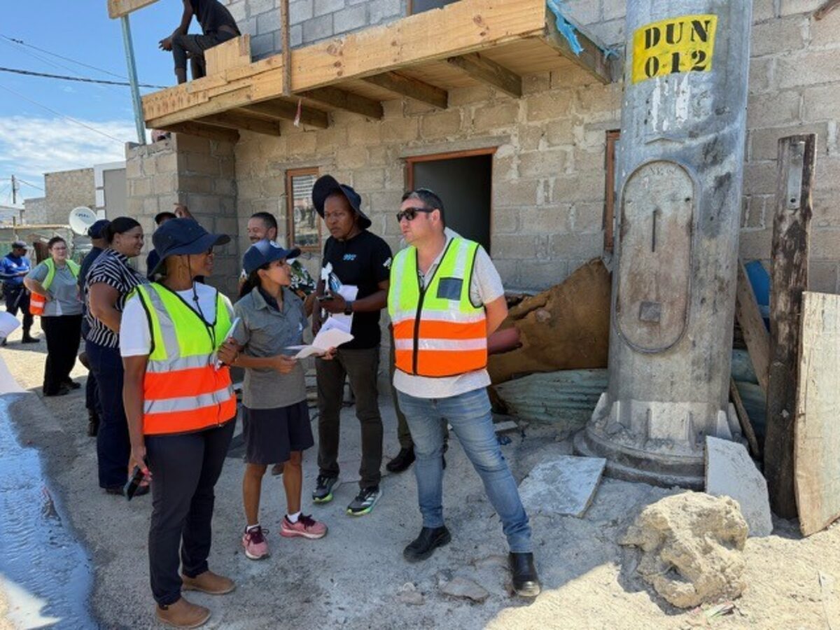 
Mayco member for energy, Xanthea Limberg, with Energy teams in Dunoon.