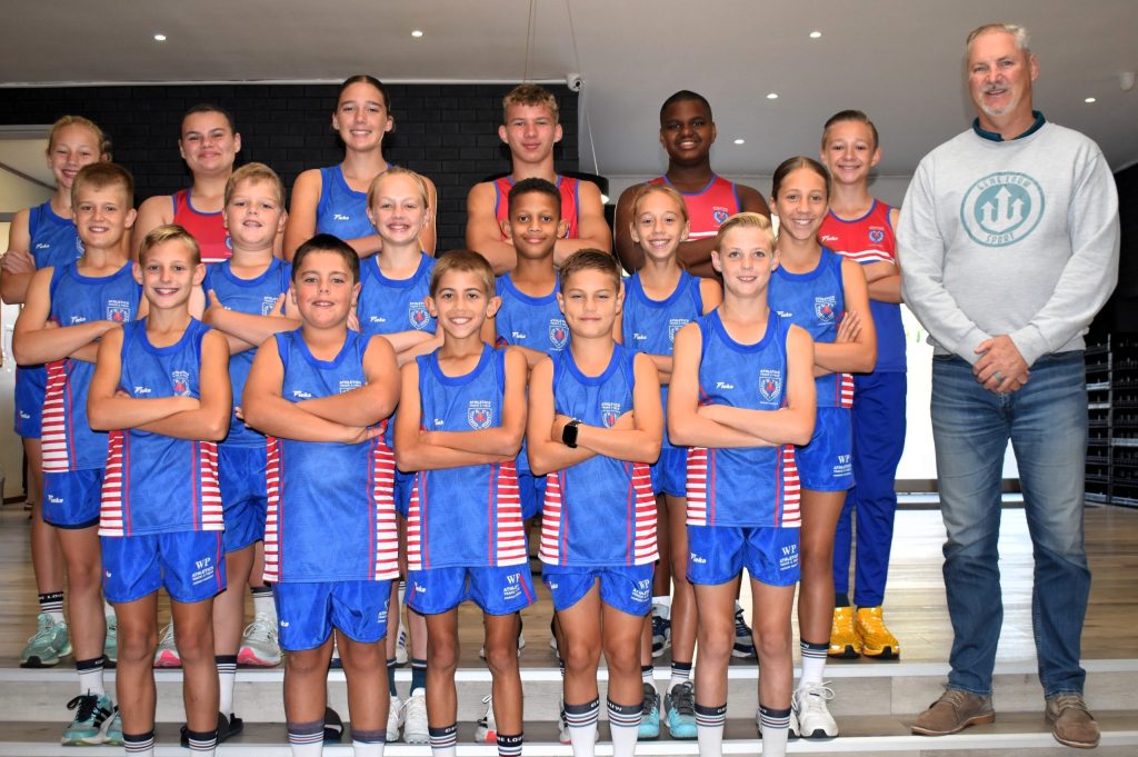 Die atlete van die Laerskool Gene Louw, wat hul kleure behaal het, is (voor van links) Ruben le Roux, Marco Hougaard, Keanu Kriel, Ockie Muller en Jonathan Woodward. Middel: Rafael Josling, Ewan Gouws, Saskia Mastenbroek, Alex Morta, Milea Jacobs en Anke van der Merwe. Agter: Jessica Delport, Milan Fourie, Carla Barnard, Joshua McKay, Leo-Connor Krige en Christiaan Stander saam met Golie Gouws, skoolhoof . Foto: Inge van Niekerk