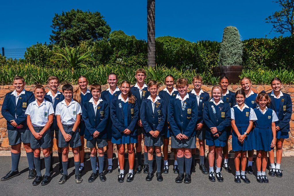 Die Laerskool Durbanville spog met 19 WP-atlete wat die afgelope Saterdag op Coetzenburg aan 29 items by die Wes-Kaapse atletiekkampioenskap deelgeneem het. Die atlete is (voor van links) Greyling van den Heever, Renier van Deventer, Guy Joyce, Lienka de Jager, Martus Schoeman, Christoff Groenewald-Mostert, Karla Brown, Annabelle Swart en Leah Louw. Agter: JJ Bester, Tiaan Janse van Rensburg, Silke Aucamp, Anika Brand, Josua Muller, Kari van den Heever, Dian Botha, Diné van de Wal, Zoë van Zyl en Hanja Heesakkers.