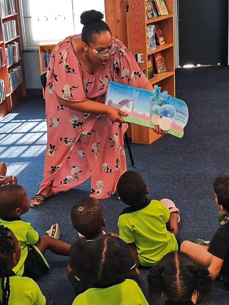 Neliswa Konzwayo (senior library assistant ) reading to the toddlers from Tiny Shining Stars Educare.