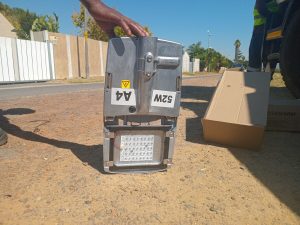 Nuwe LED-straatligte in Woodlands-rylaan, Richwood aangebring