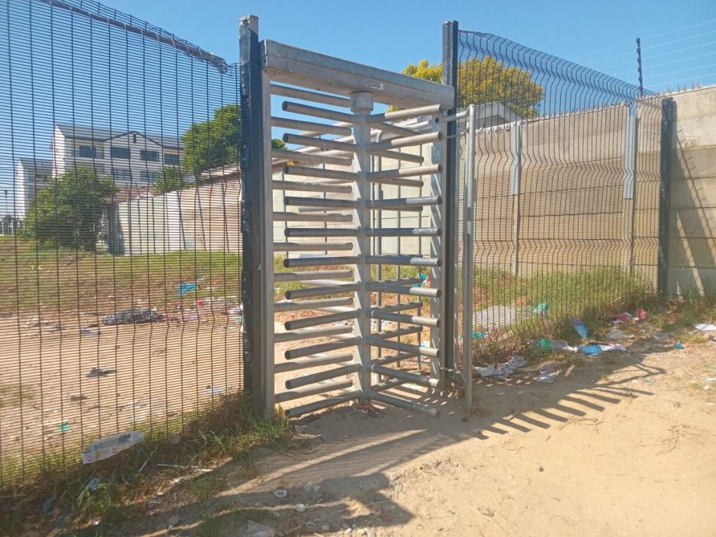 Woodlands-rylaan, Richwood kry nuwe straatligte.