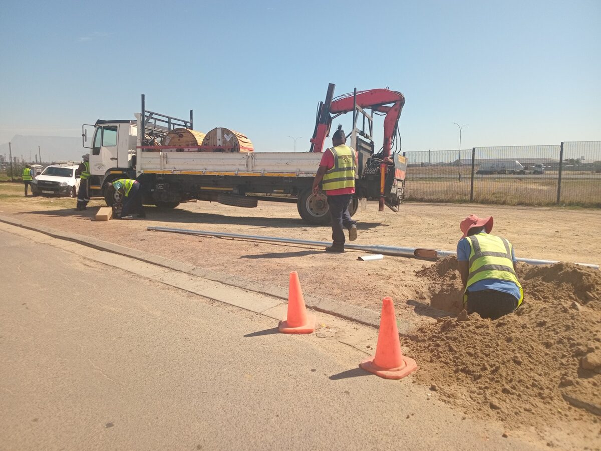 Woodlands-rylaan in Richwood kry nuwe straatligte.