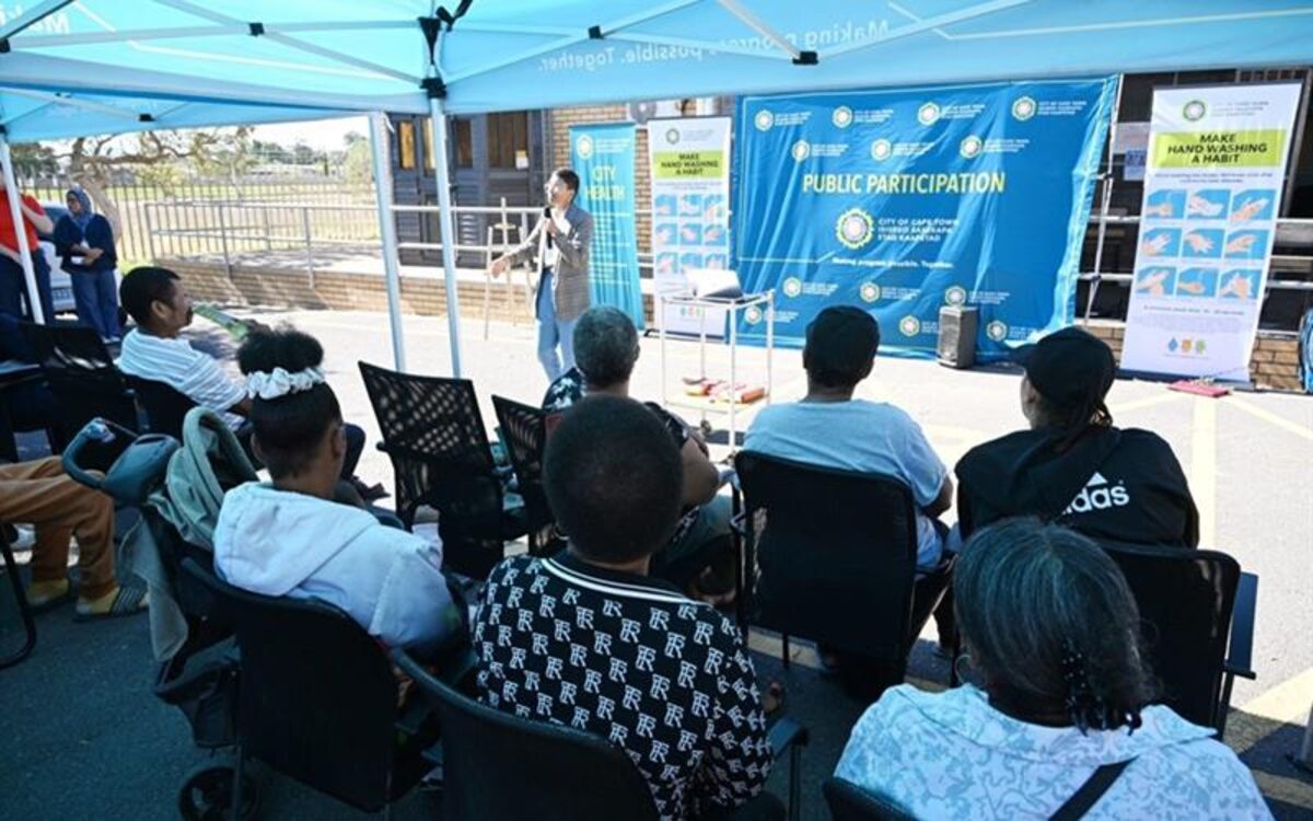 Dr Che Le Roux, a City clinical medical officer, addressing the audience.