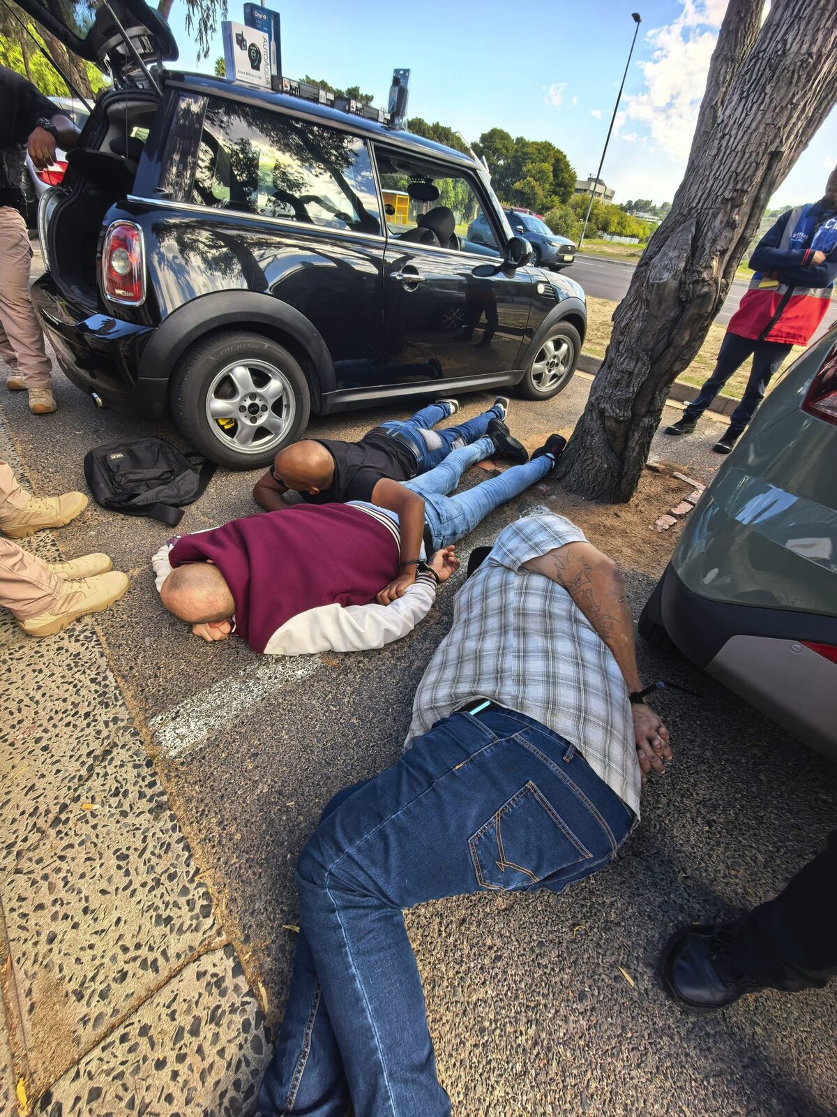 Three suspects were arrested after stealing goods from several stores during coordinated operation.