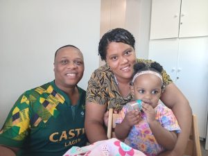 Ouers van dowe kinders moedig ander aan om hul kleintjies se gehoor te laat toets
