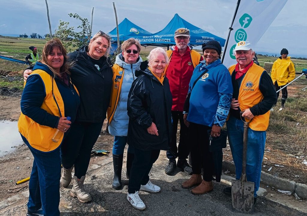 The event was supported by local Lions clubs. Here are (from left) Anne Fredenthal, Danielle Cronje, Elizabeth Barnard, Judy Young (Durbanville Lions Club), John Houston (Table View Lions Club), Maria Mentor (Northpine Lions Club) and Rocky Wright (Table View Lions Club). Photo: Jannie Groenewald