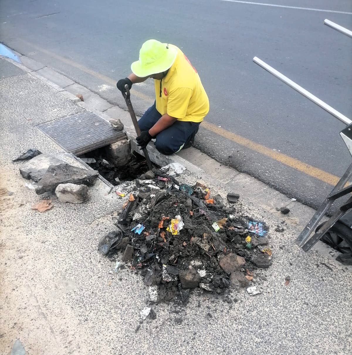 VRCID teams clear stormwater drains as part of Winter Readiness Programme to prevent flooding.