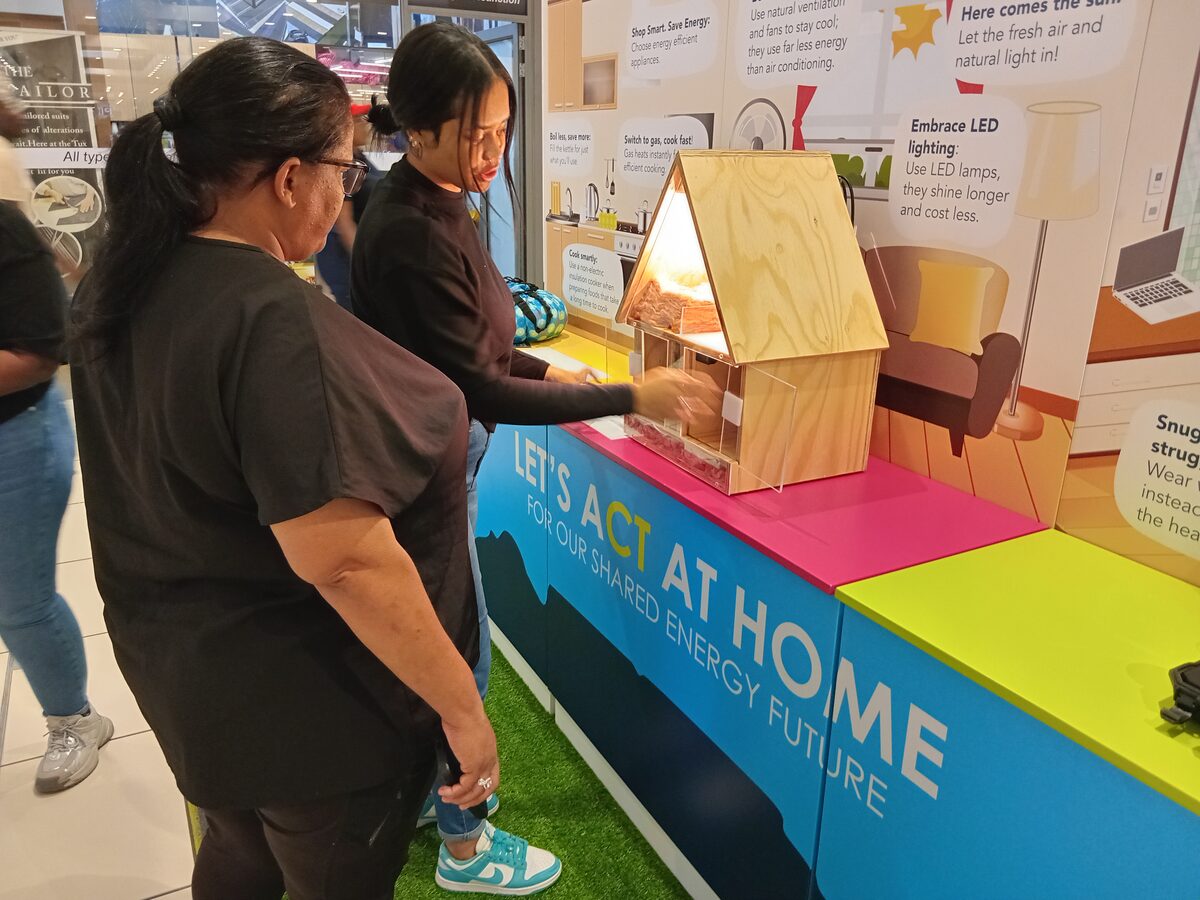 Yusriyyah Slamdien explains how insulation helps homes retain heat to Zerilda Langiza.