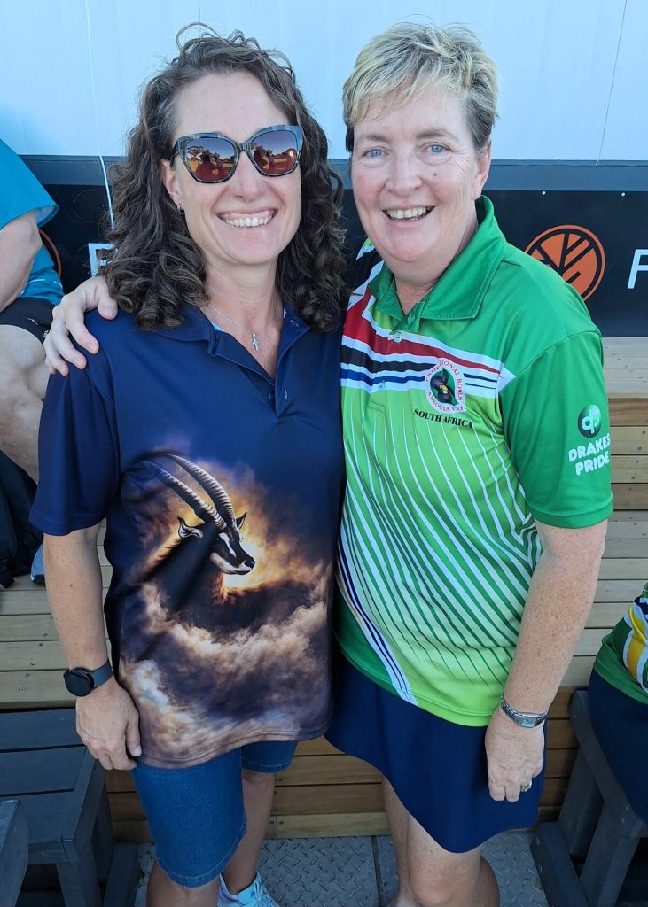 Seeing double! Debbie Phillips (Western Province, right) and
Debbie Phillips (Sables).