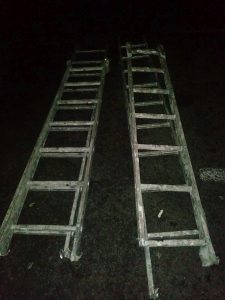 Twee vas oor gesteelde lere