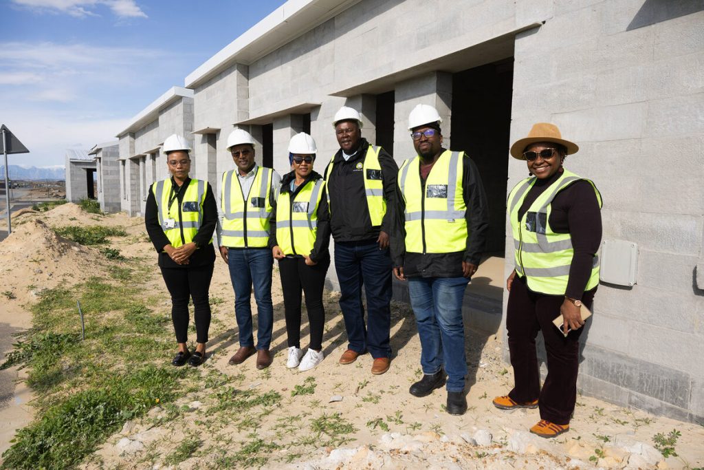 The City's human settlements portfolio committee visited the construction site.