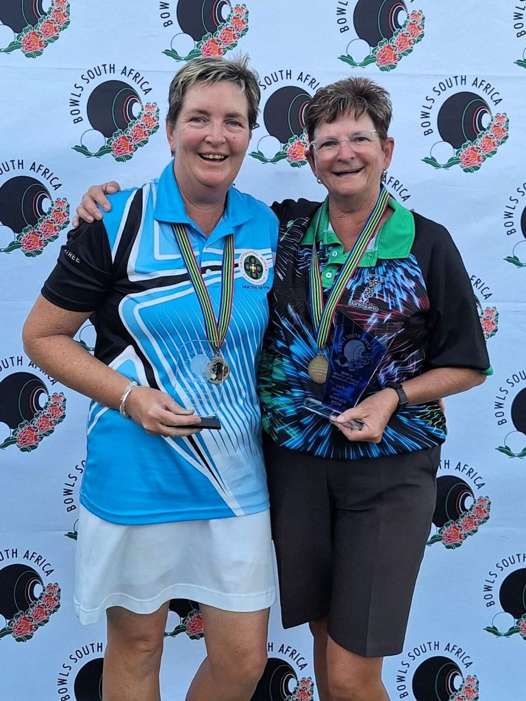 Debbie Phillips (left) is with Sue Tarr (right) from Harlequins Bowling Club, Bowls Gauteng North.