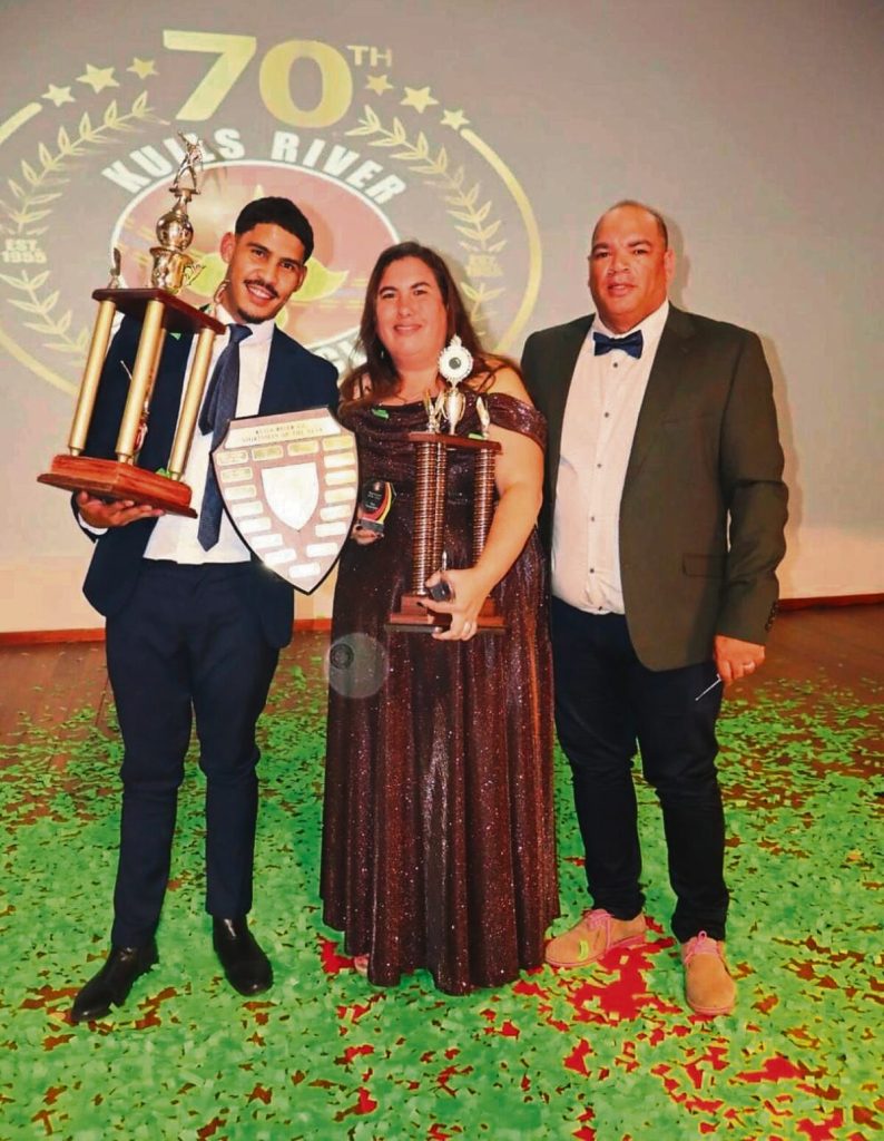 Award handover photo