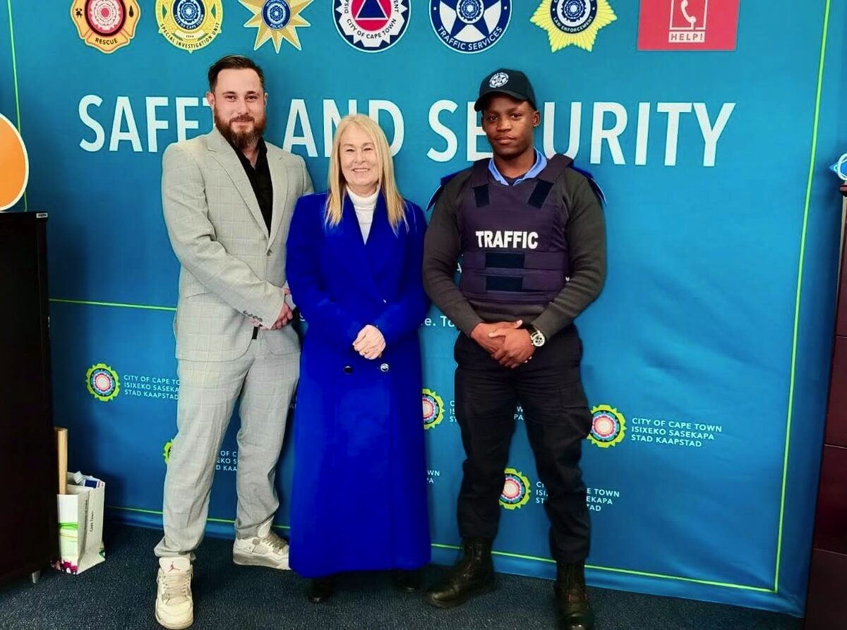 Traffic officer Anathi Ndyalvan is being hailed a hero.