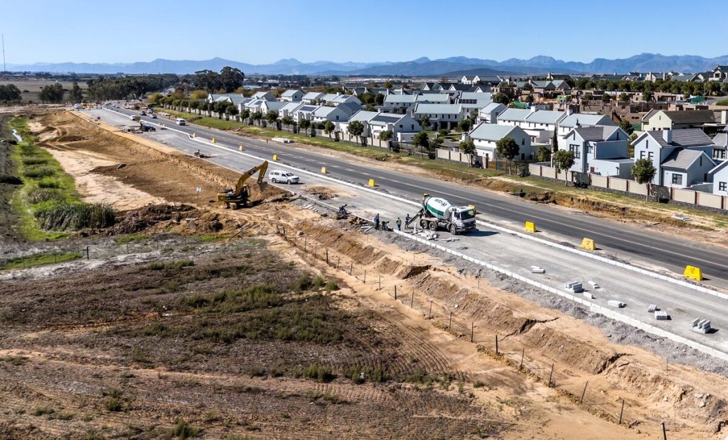Klipheuwel Road (R302) is currently being turned into a dual carriageway. Photo: Johan Winterbach/JW Brands