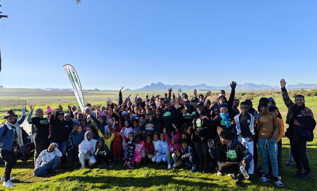 More than 100 young volunteers joined for the Youth Day event at the Mosselbank River. Photo: Danielle Cronje