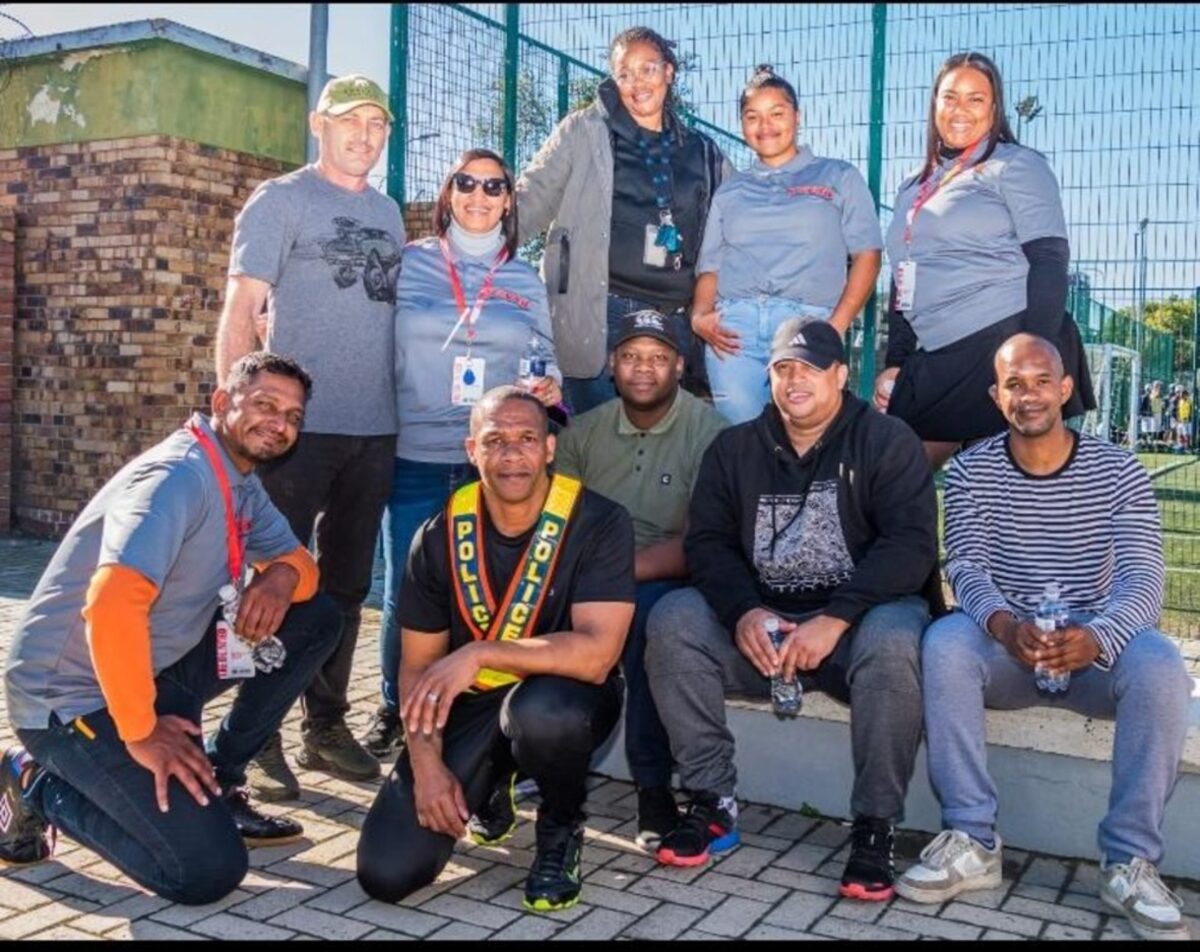 Die rolspelers wat saamgestaan het om die Bellville-jeugsportdag 'n reuse-sukses te maak.
