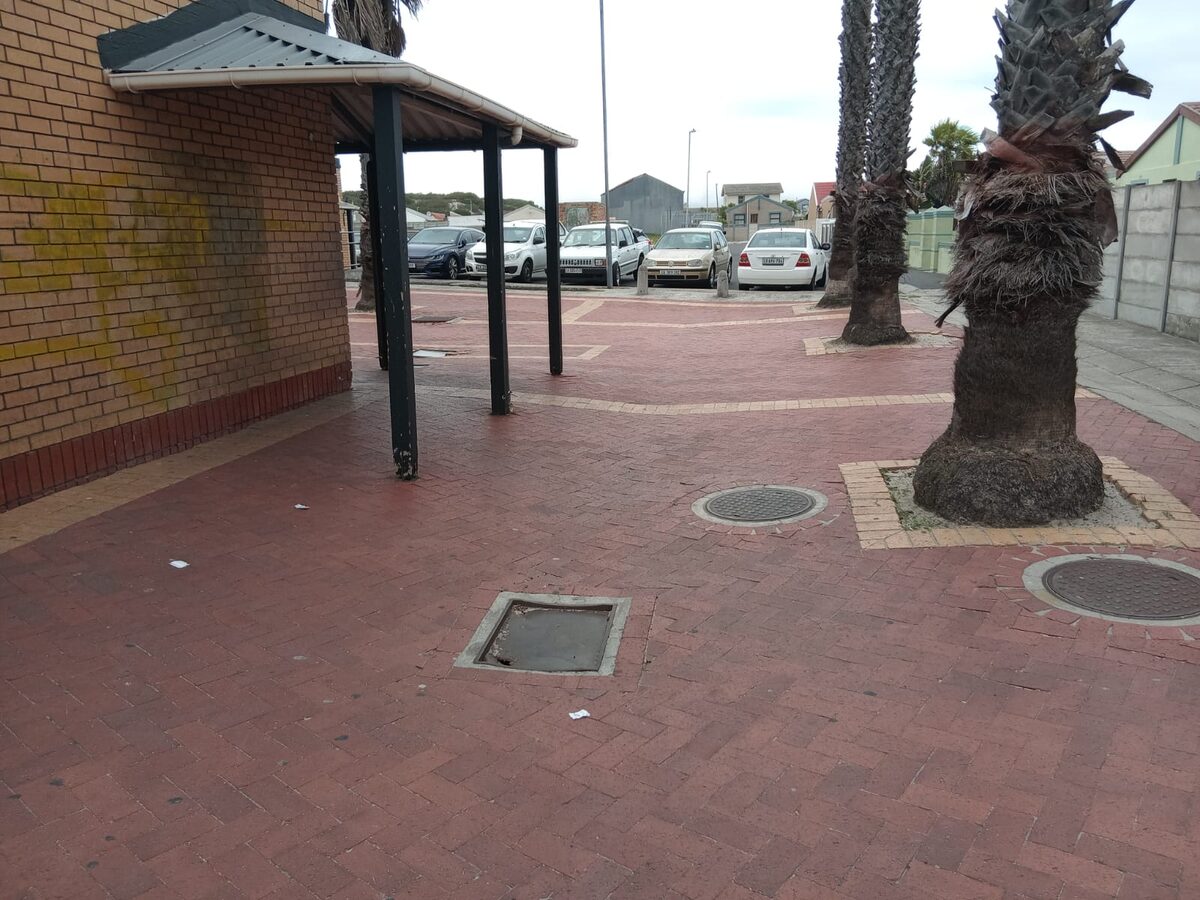 The space behind Spar Wavecrest where the car guard was shot.