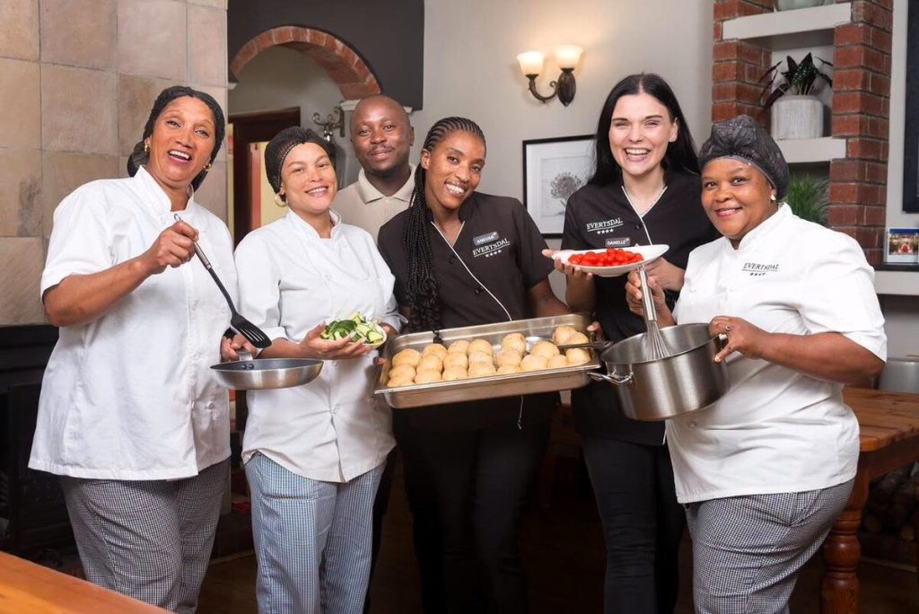 Anelisa Mandzingane (in centre with tray) is here at Evertsdal Guest House with the rest of the team.