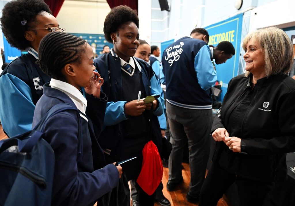 Theresa Uys (right), Mayco member for corporate services, talk to learners.