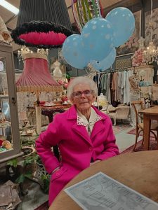 Mary Behrens vier ’n eeu van liefde, familie en diens aan ander