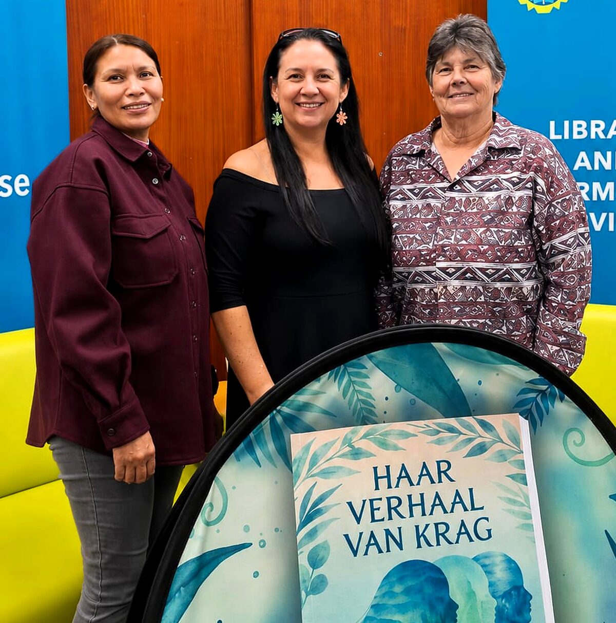 Van links is Wilreza Johannes (senior bibliotekaresse: Melton Rose-biblioteek), Rene Walker (areahoof: biblioteek- en inligtingsdienste) en Rita Swanepoel.