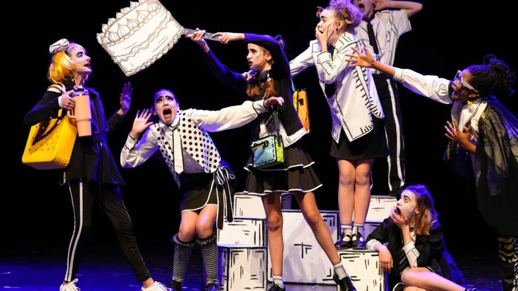 Die senior toneelgroep van die Laerskool Durbanville  