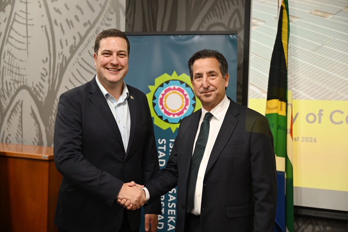 Cape Town Mayor Geordin Hill-Lewis and Walt Teter (Managing Director, IPP: MAD).