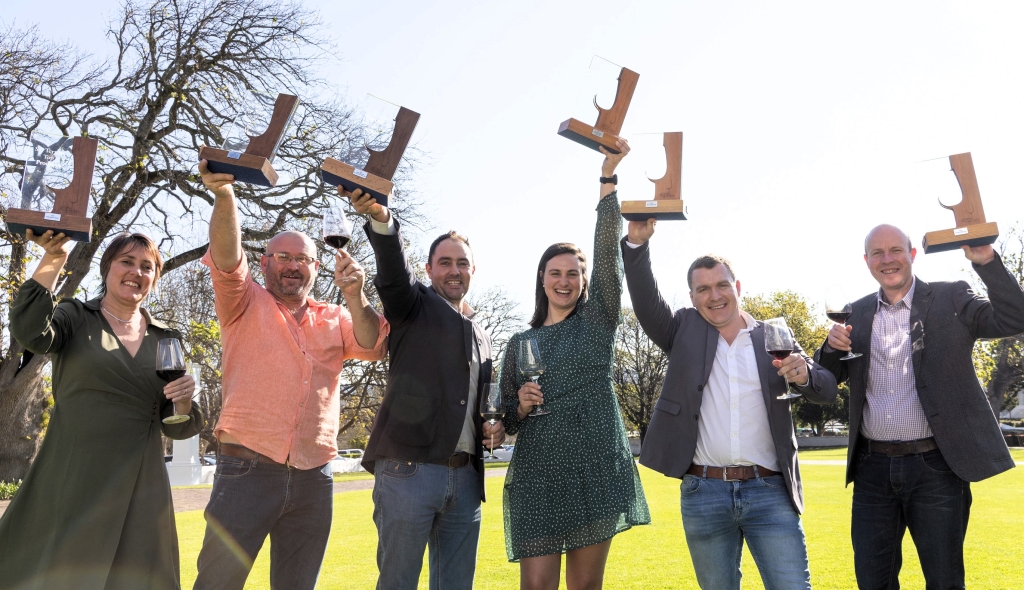 Die trofeewenners en borge
