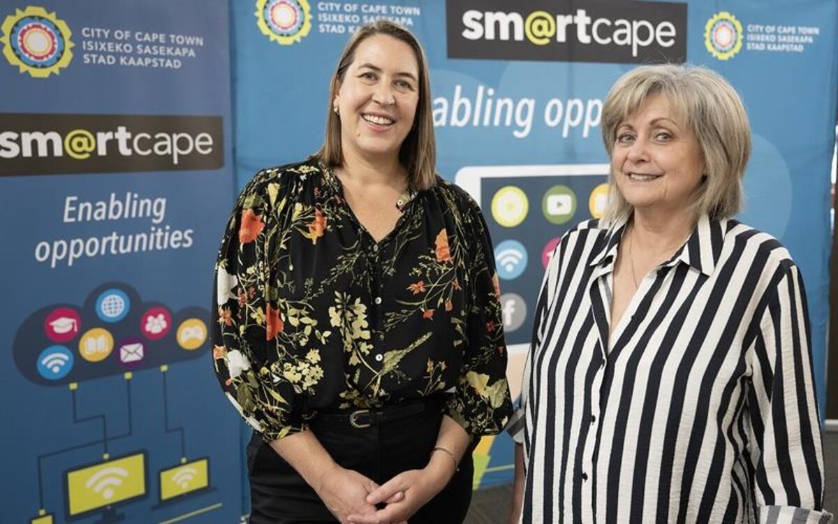 Francine Higham and Theresa Uys at the Durbanville Public Library recently.