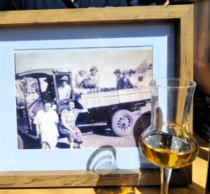 Diemersdal vier sy erfenis met drie nuwe wyne nadat boks met ou foto’s ontdek is
