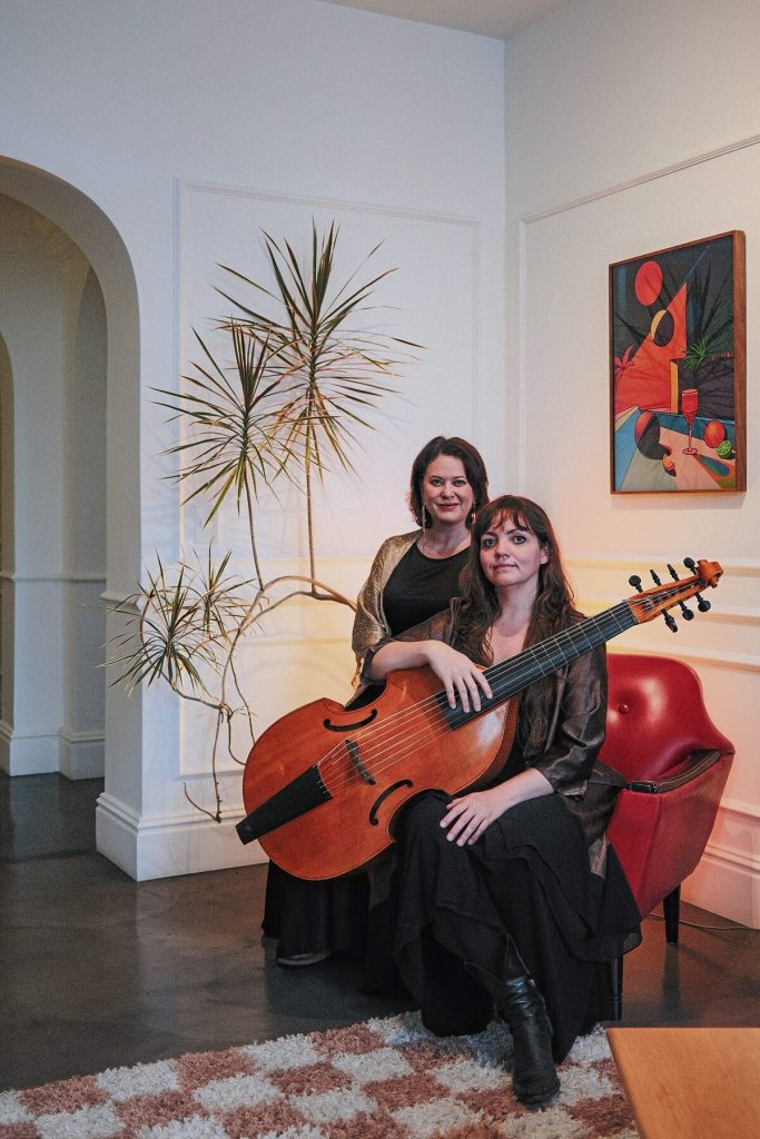 Lente Louw (mezzo-soprano) and Rosamund Roth (viola da gam).