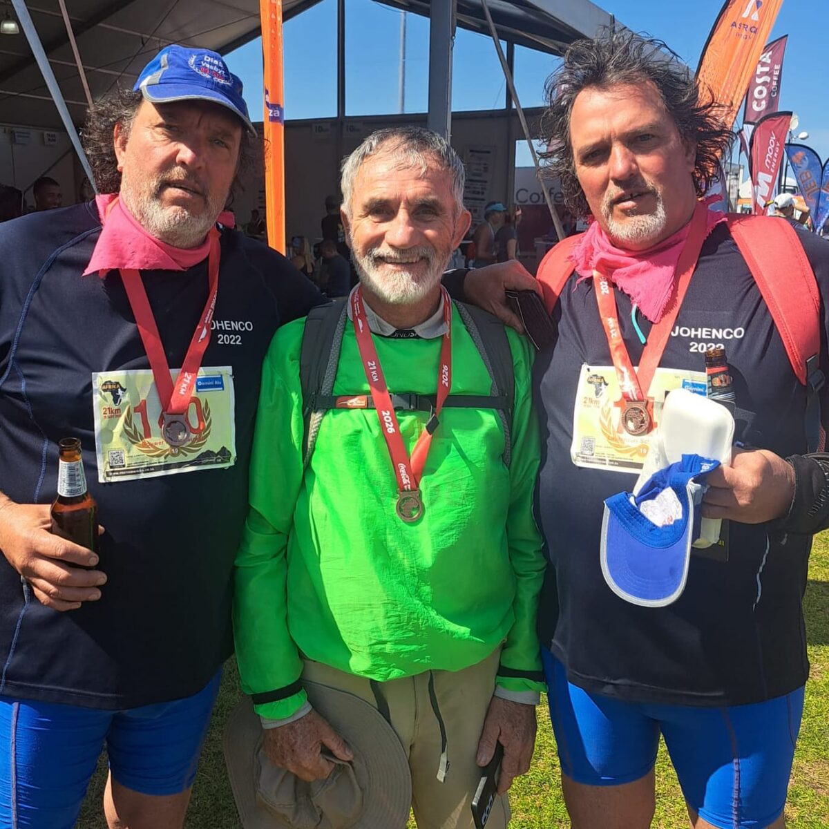 Gert van Dyk (69) wat saam met die tweeling geoefen het, sal die pad saam met hulle aandurf.