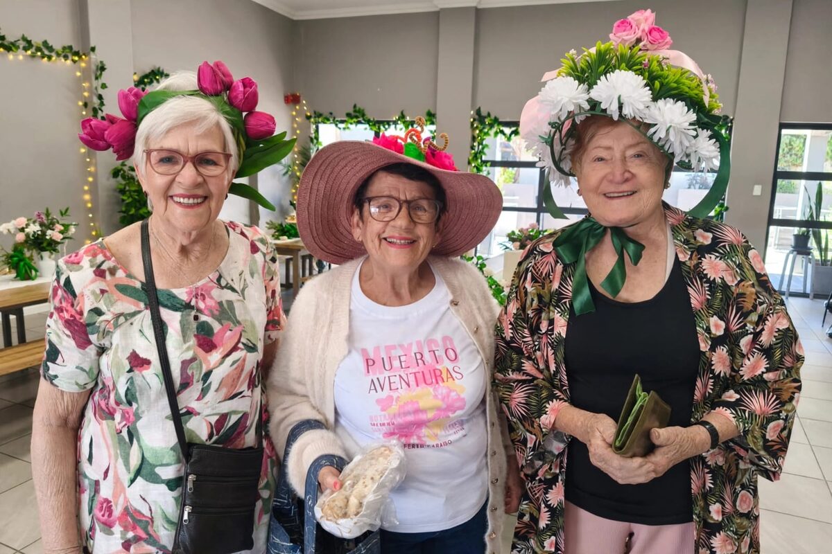 Gloudina Engelbrecht, Caroline Esterhuizen en Martha Badenhorst.