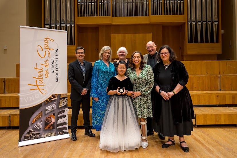 Back: Dr Waldo Weyer (adjudicator), Jean-Louise Moolman (adjudicator), Hilda Boonzaaier, Prof Hubert van
der Spuy (founder)
Front: Sinran Emilie Yang (winner), Dr Marlene le RouxBack: Dr Waldo Weyer (adjudicator), Jean-Louise Moolman (adjudicator), Hilda Boonzaaier, Prof Hubert van
der Spuy (founder)
Front: Sinran Emilie Yang (winner), Dr Marlene le Roux (patron), Pamela Kierman (adjudicator) (patron), Pamela Kierman (adjudicator)