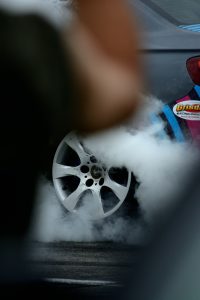 Wiel kom af tydens onwettige spinning, tref negejarige noodlottig teen kop