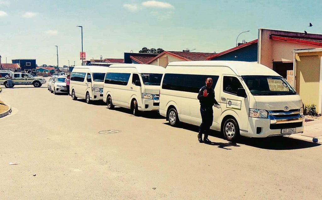 Bussies van die Stad Kaapstad het die groep vervoer.